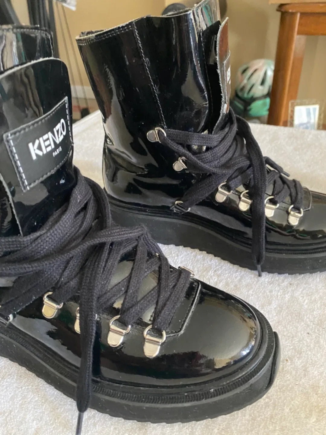 BEST OFFER ACCEPTED KENZO PARIS SIZE  7  ALASKA BLACK BOOTS image indicator(7)