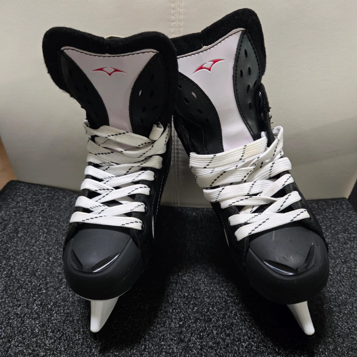 VIC Hockey Skates - Size 12 US - photo 2