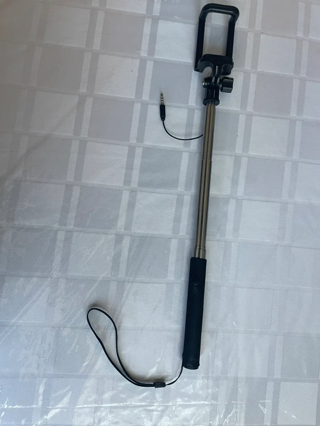 Handheld Selfie Stick with Wired Button 👍😀 image indicator(2)