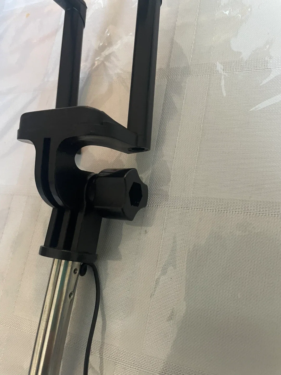 Handheld Selfie Stick with Wired Button 👍😀 image indicator(6)