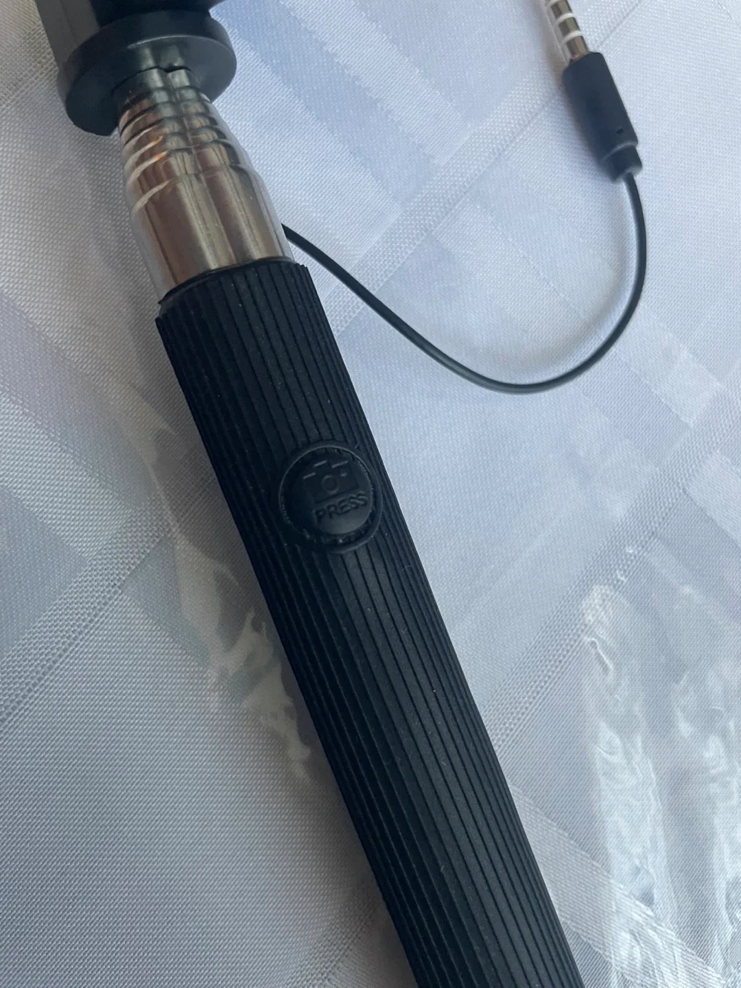 Handheld Selfie Stick with Wired Button 👍😀 image indicator(7)