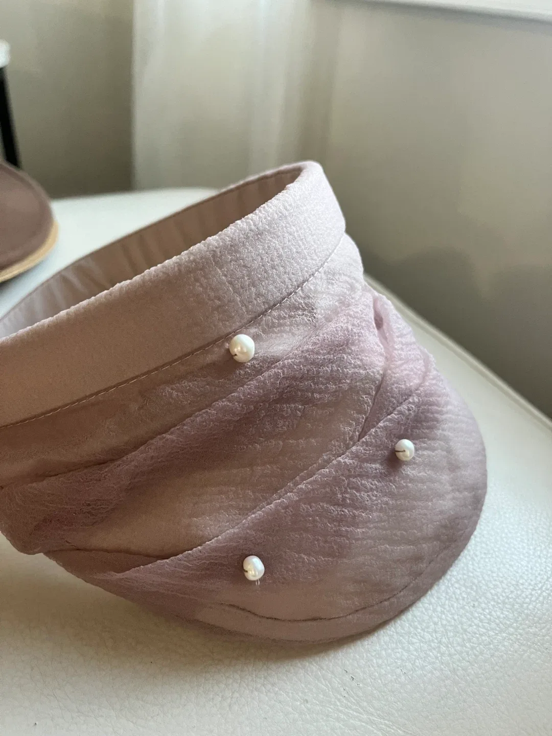 Visor with Pearl Details - Lilac image indicator(2)