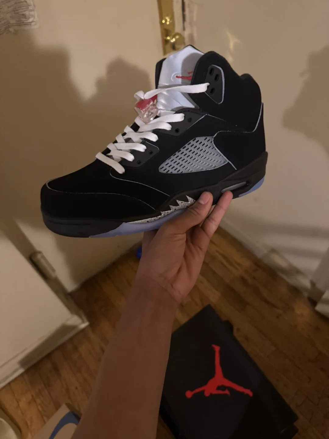 Jordan 5s size 9.5 men thumbnail