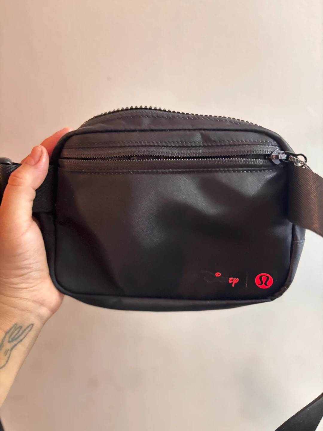 Lululemon Disney Everywhere Belt Bag 1L Mickey - photo 2