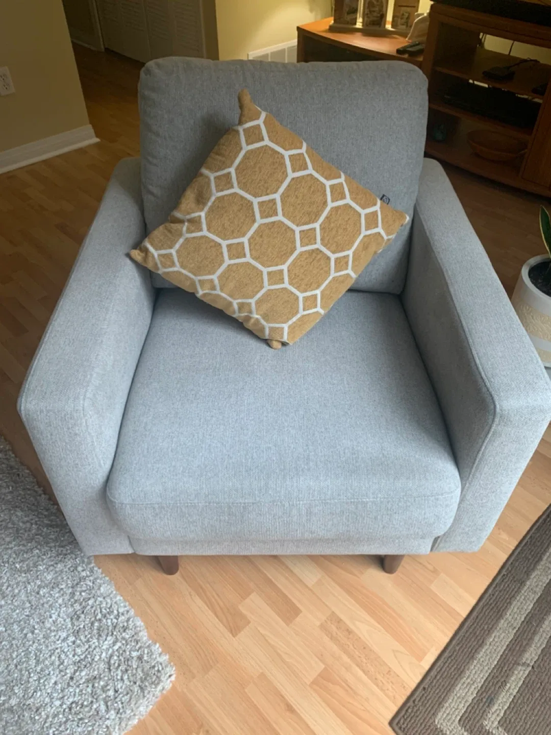 Grey Armchair with Wooden Legs image indicator(3)