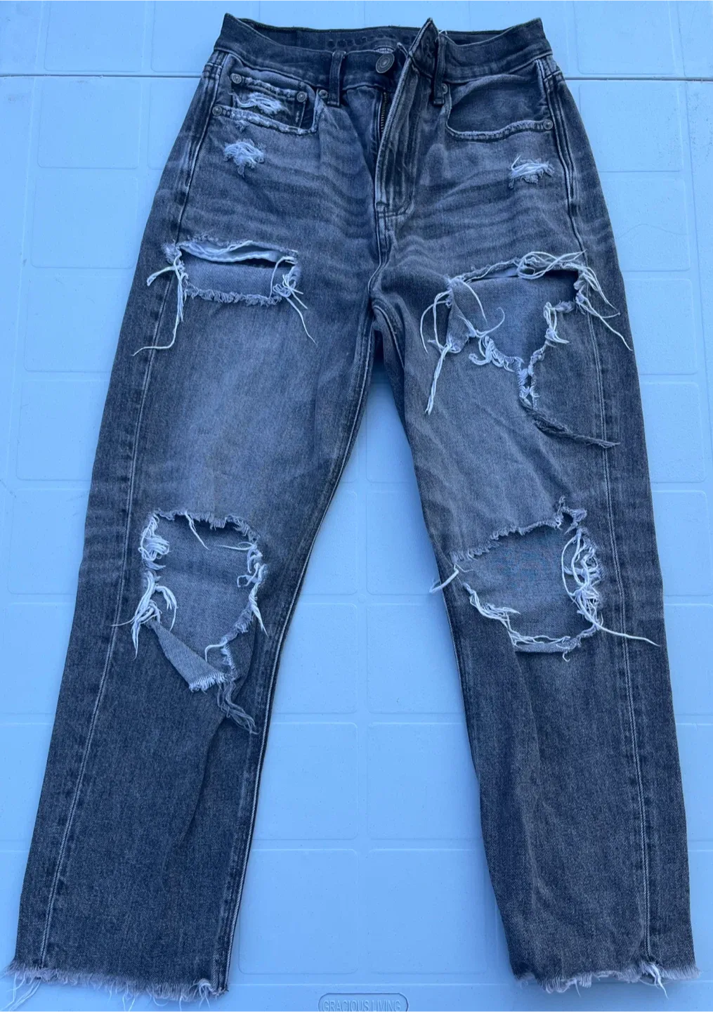 American Eagle Distressed Jeans - SIZE 2 thumbnail