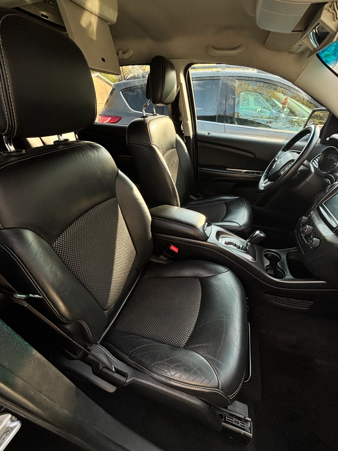 Car - photo 2