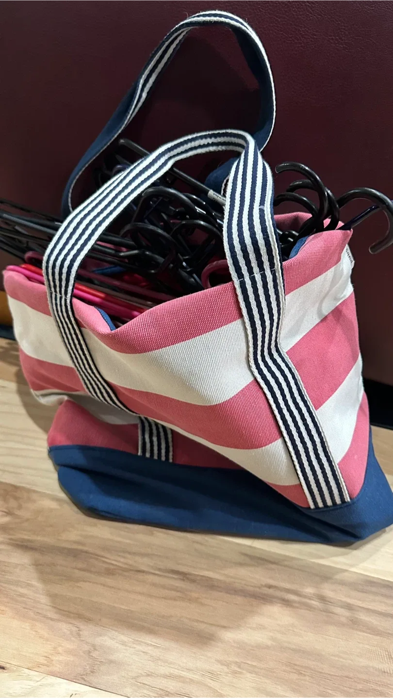 Hangers and Tote bag thumbnail