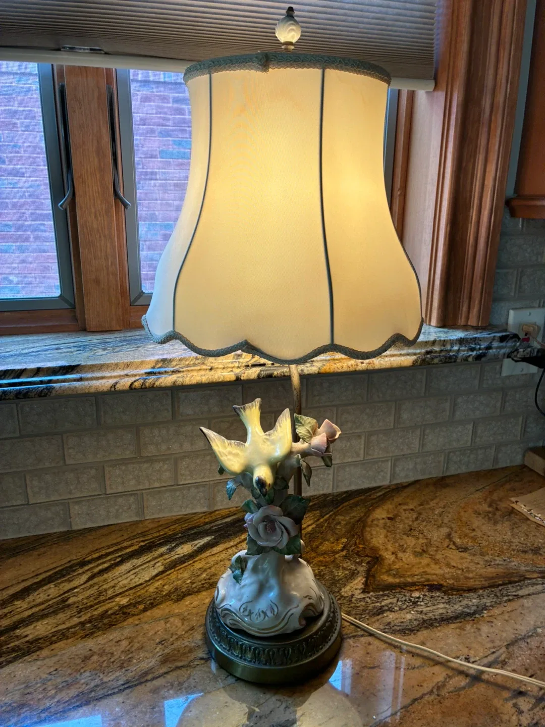 Vintage Floral Bird Table Lamp thumbnail