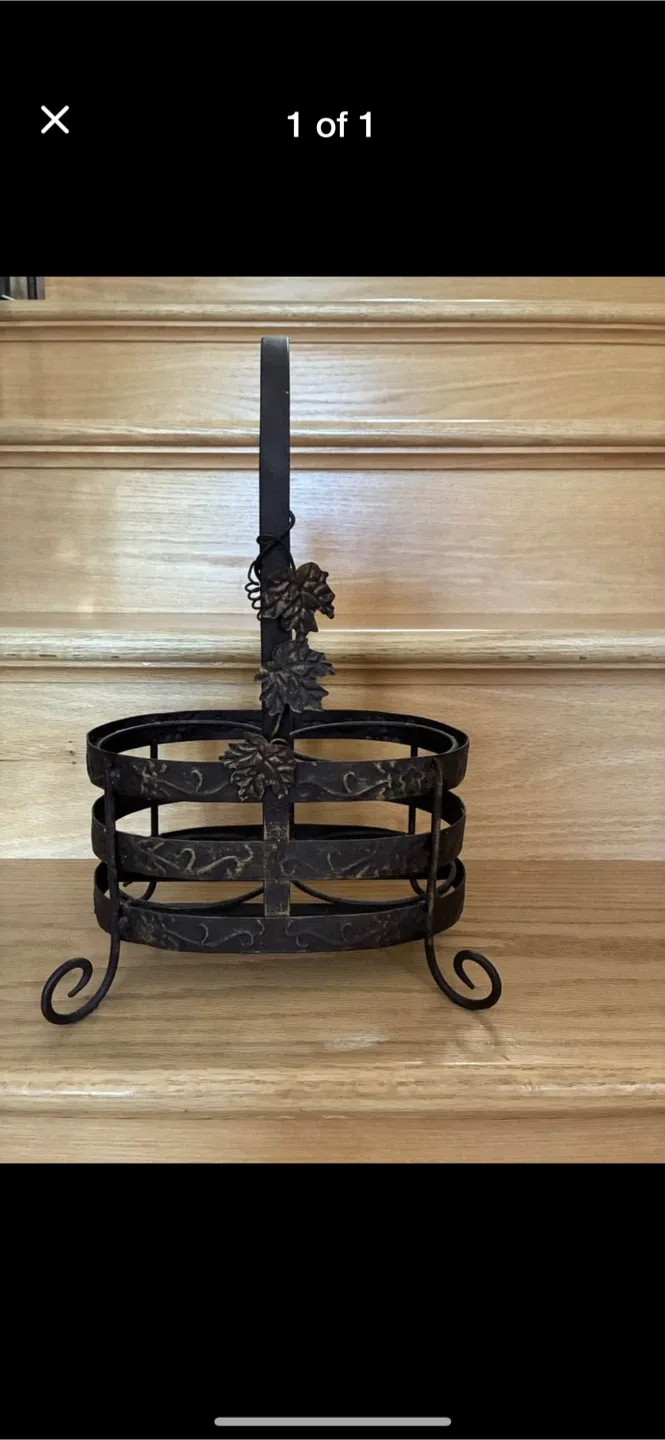Metal Wine Rack with Grapevine Design thumbnail