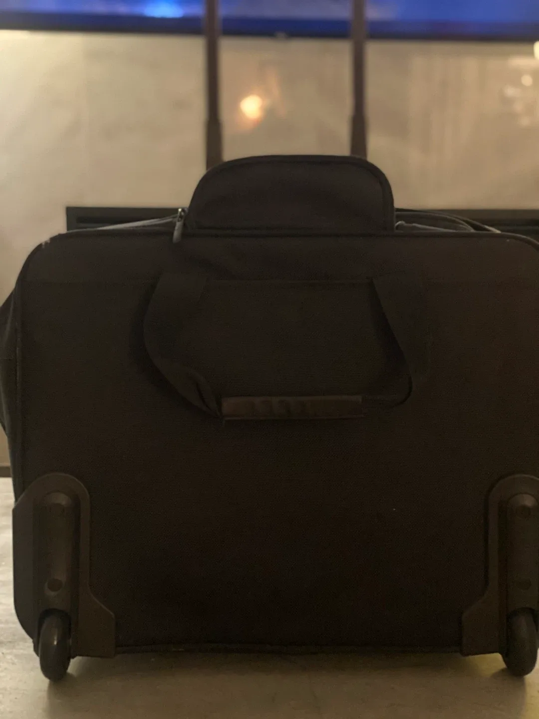 Shaklee Black Rolling Carry-On Bag image indicator(2)