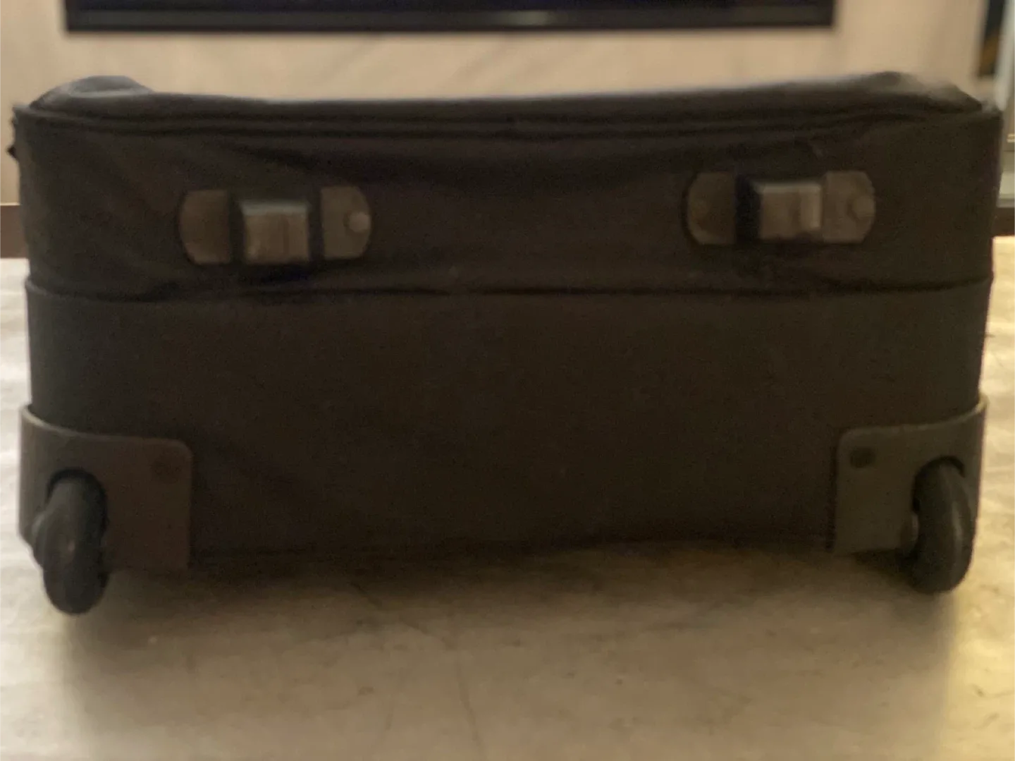 Shaklee Black Rolling Carry-On Bag image indicator(6)