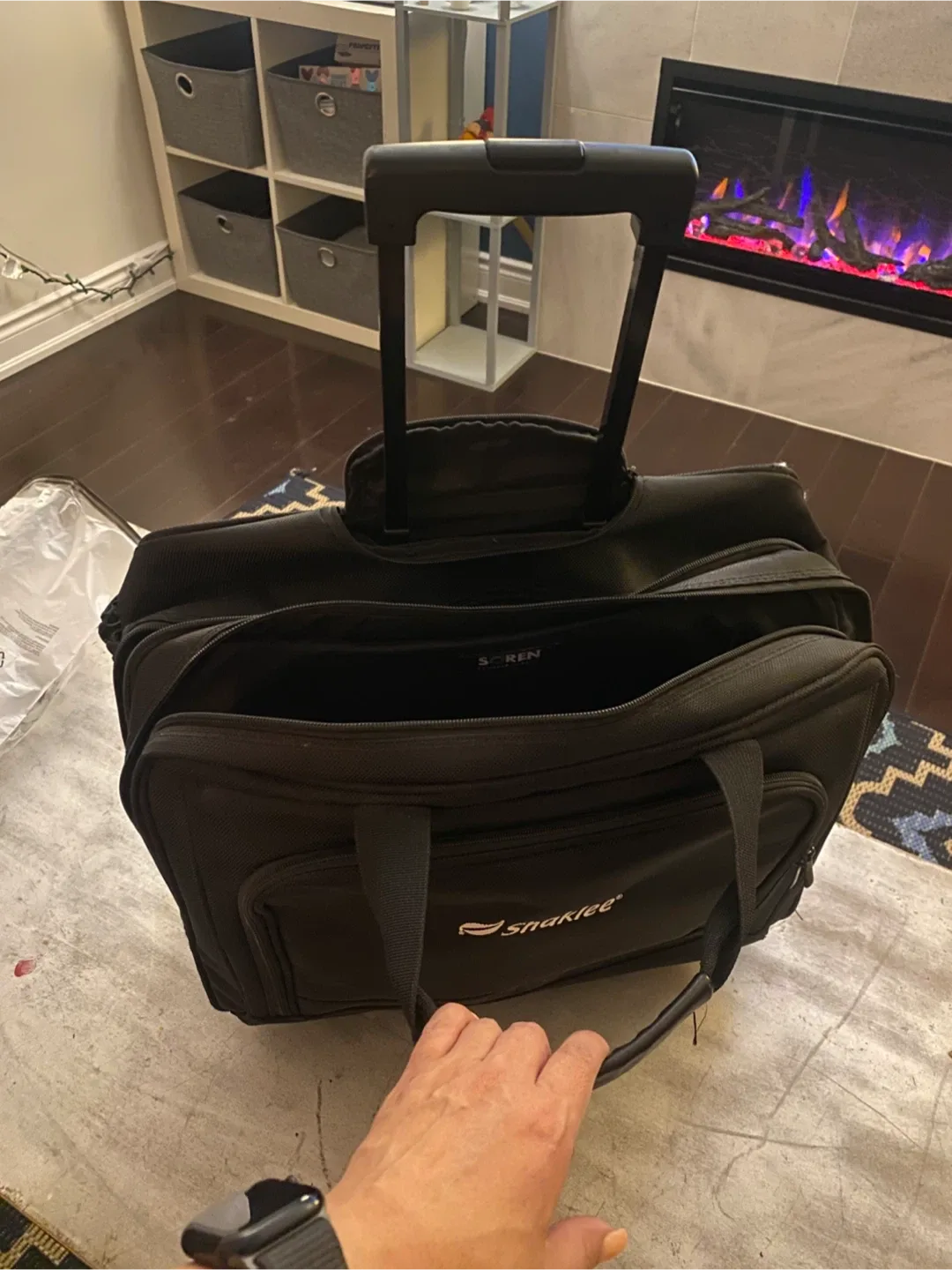 Shaklee Black Rolling Carry-On Bag image indicator(3)