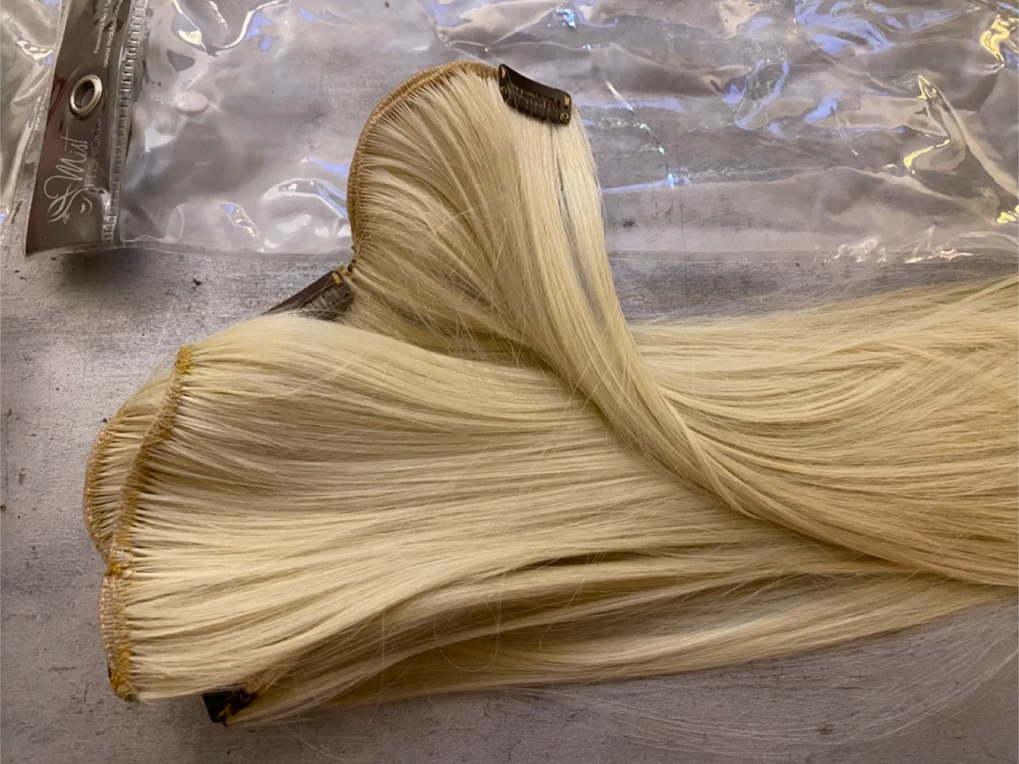 Hair Extensions: Mist Fashion, Remy, Beverly Johnson image indicator(10)