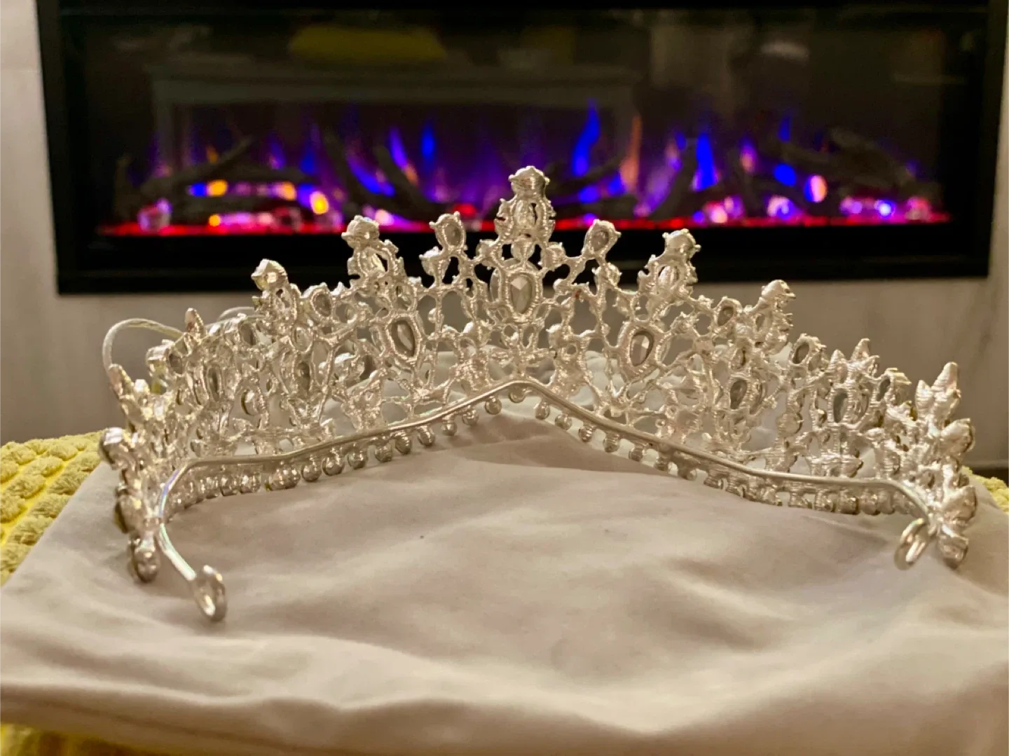 Selection of Tiaras and Crowns image indicator(3)