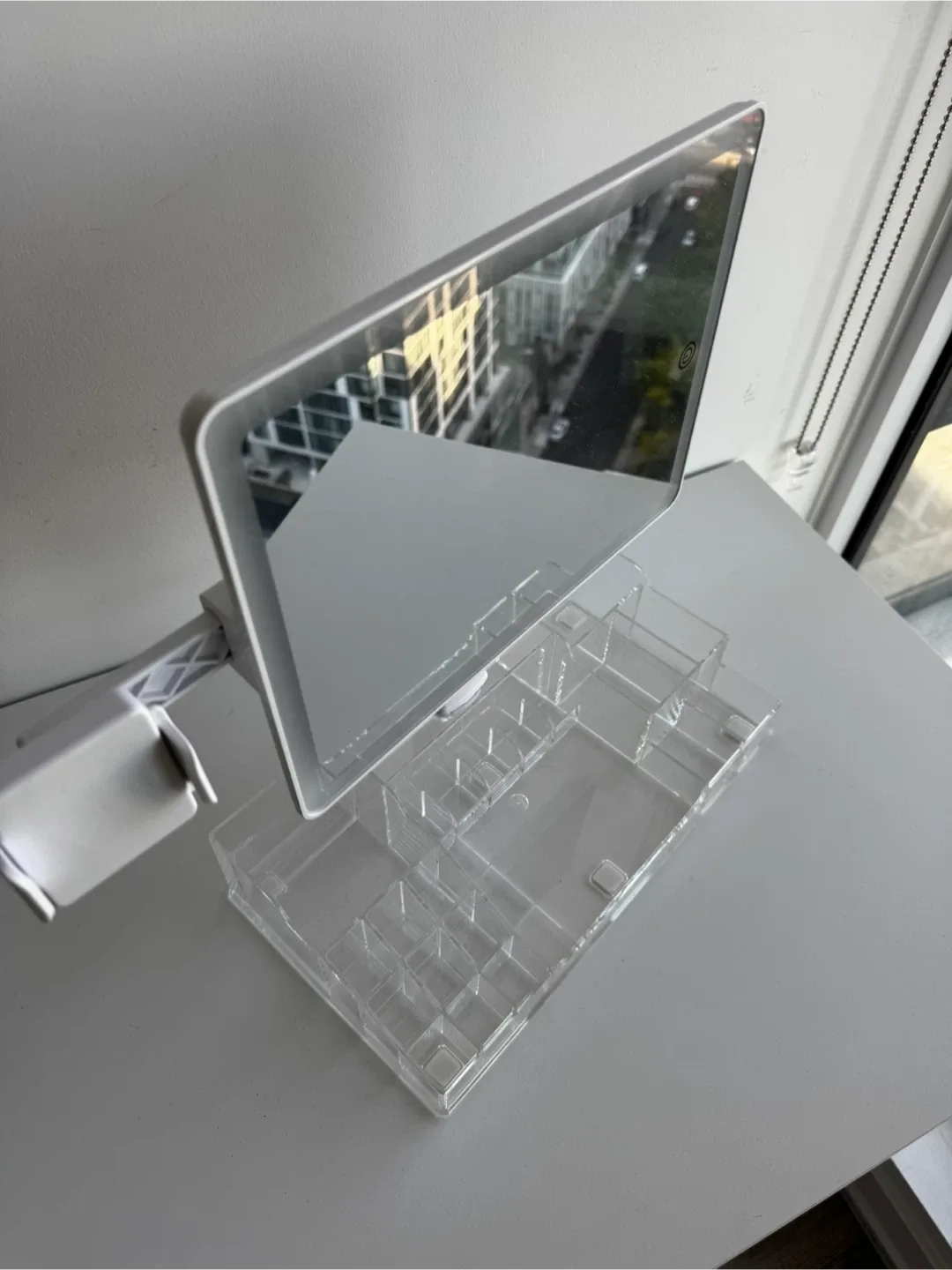 Illuminated Vanity Makeup Mirror with Organizer image indicator(3)