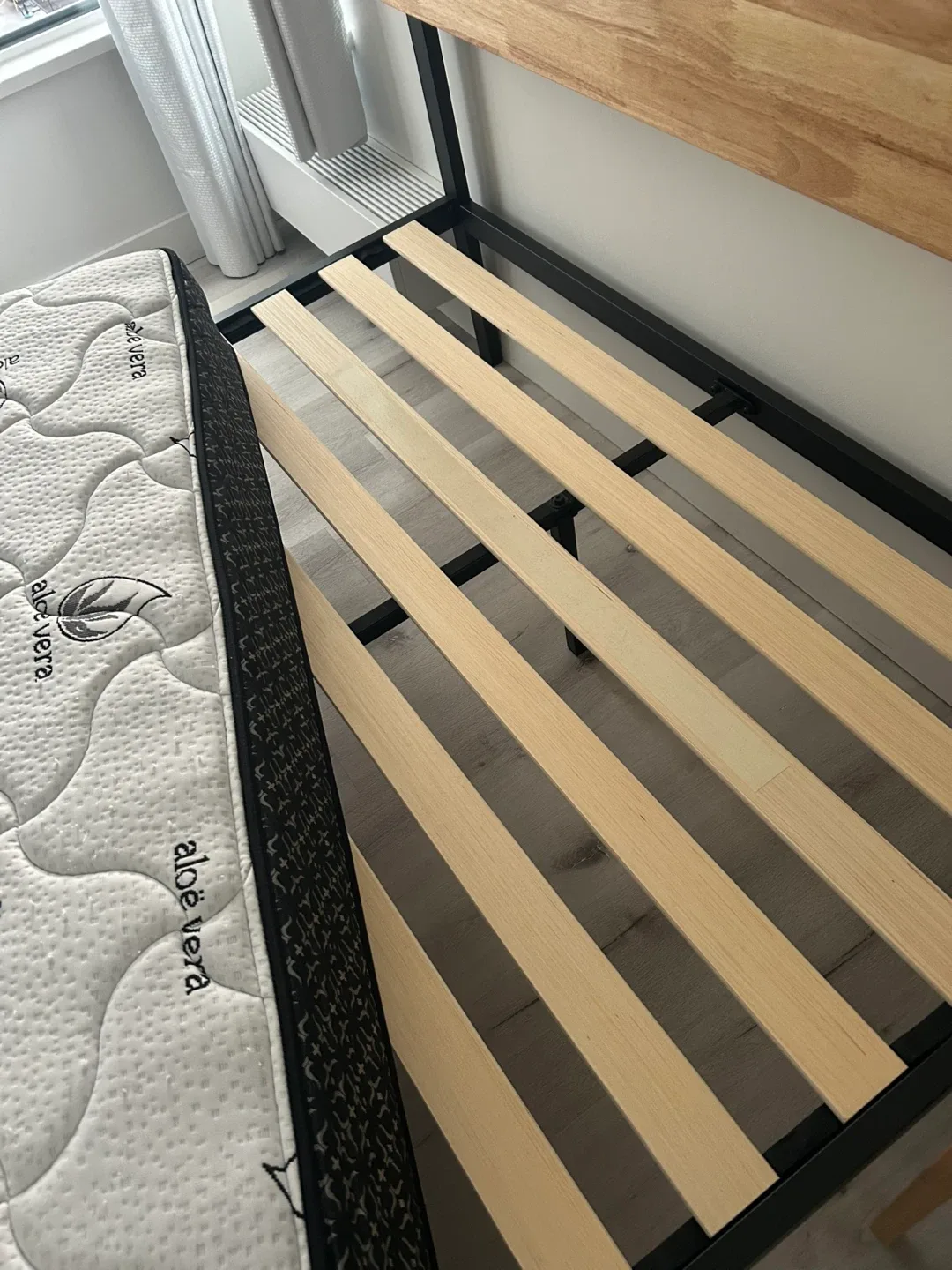 Sealy Mattress (Queen, Firm) + Frame image indicator(7)