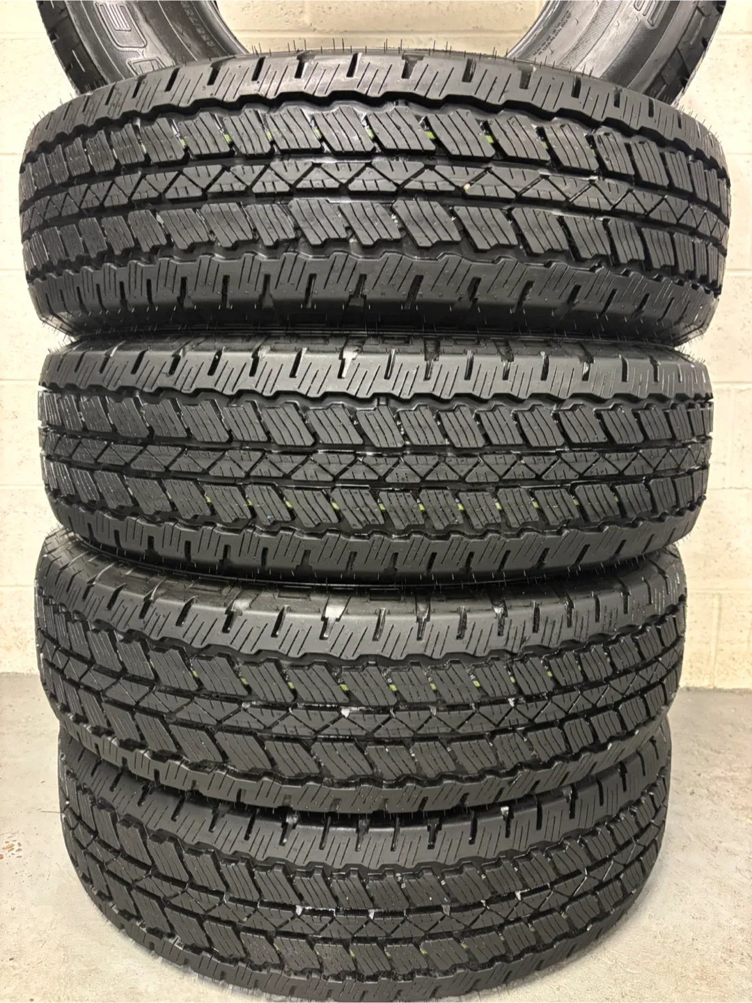 Bridgestone Dueler A/T 255/75R17 Tires - Set of 5 image indicator(2)