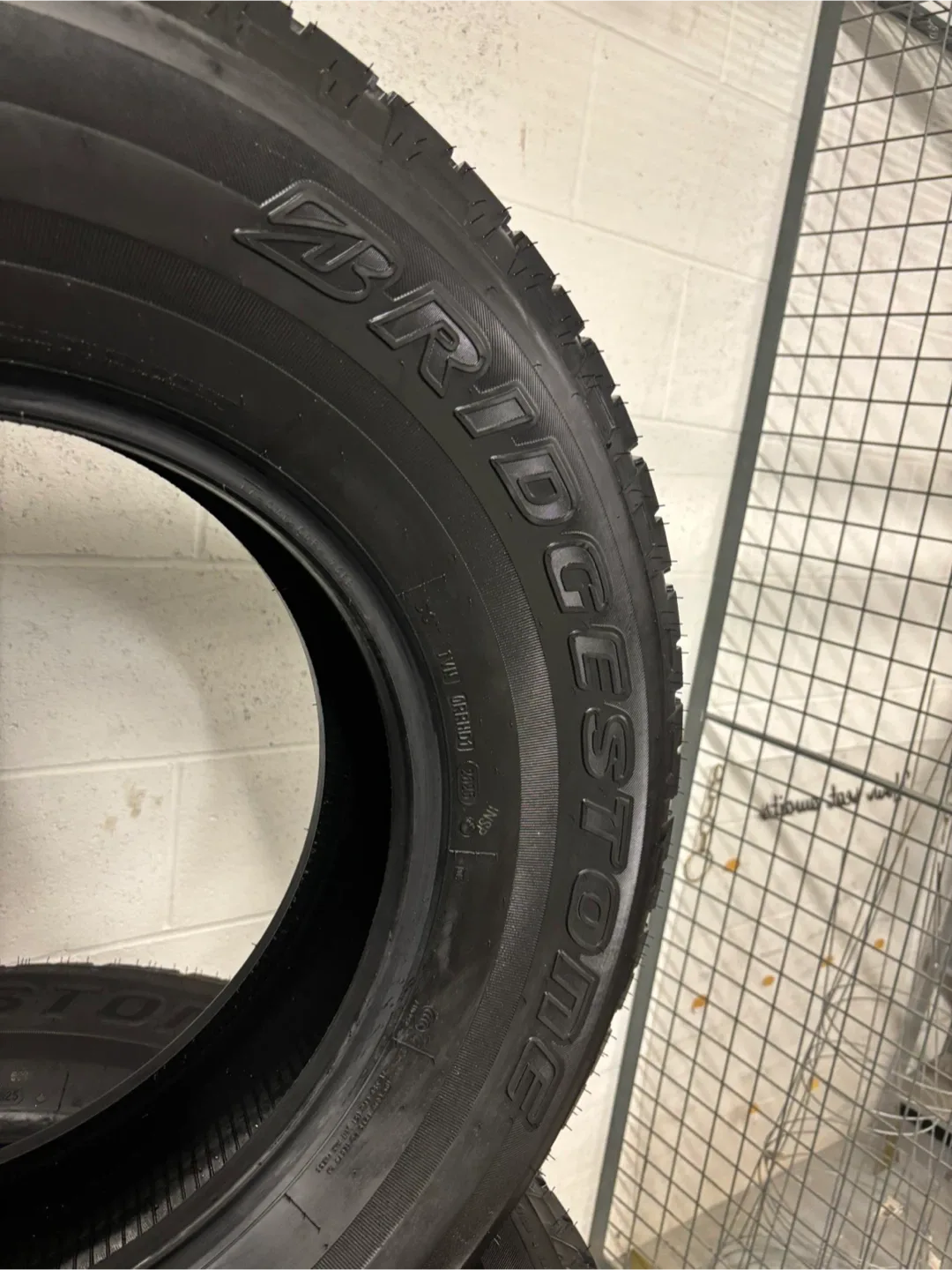 Bridgestone Dueler A/T 255/75R17 Tires - Set of 5 image indicator(7)