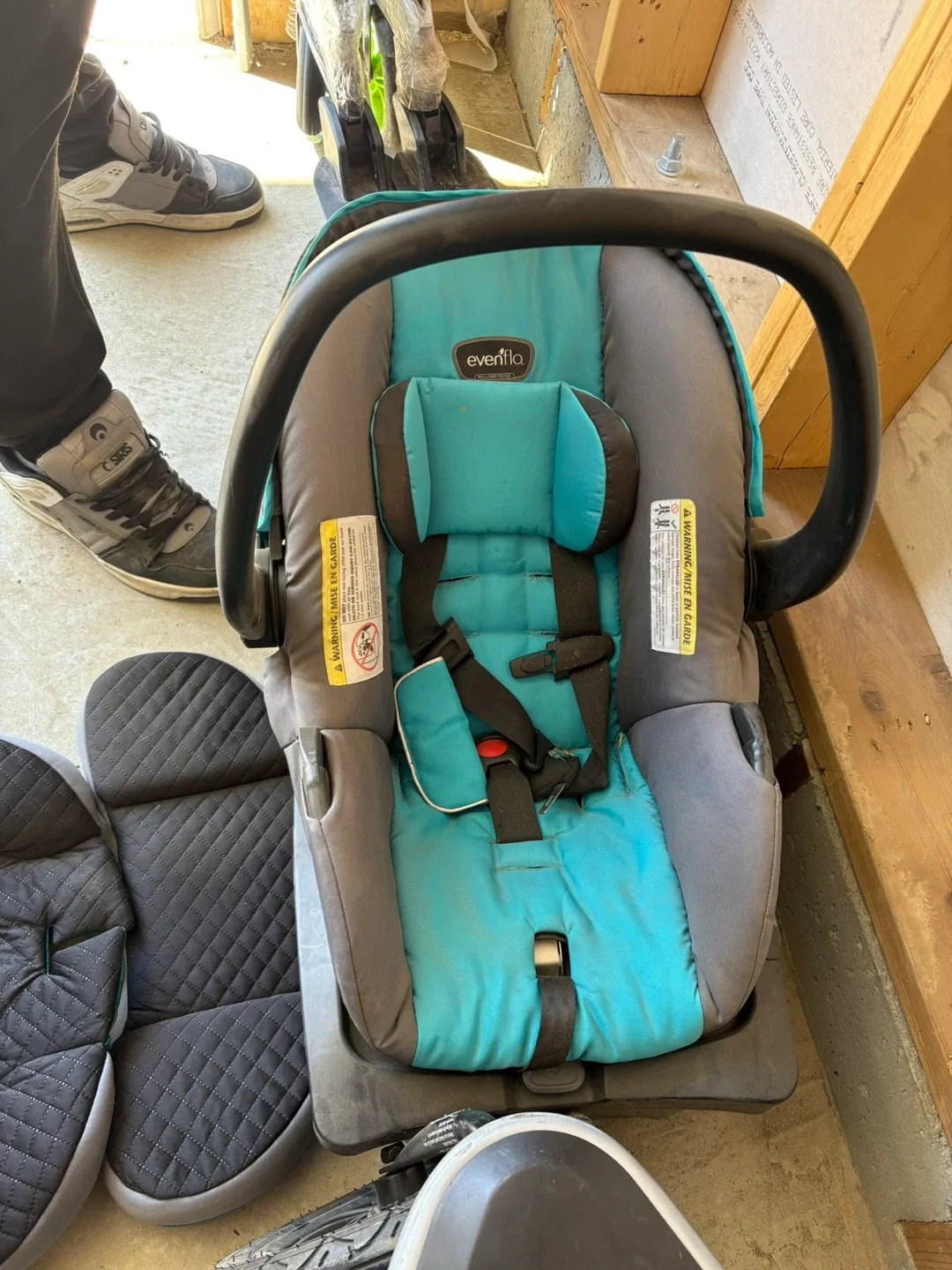 Evenflo Stroller & Car Seat Combo image indicator(2)