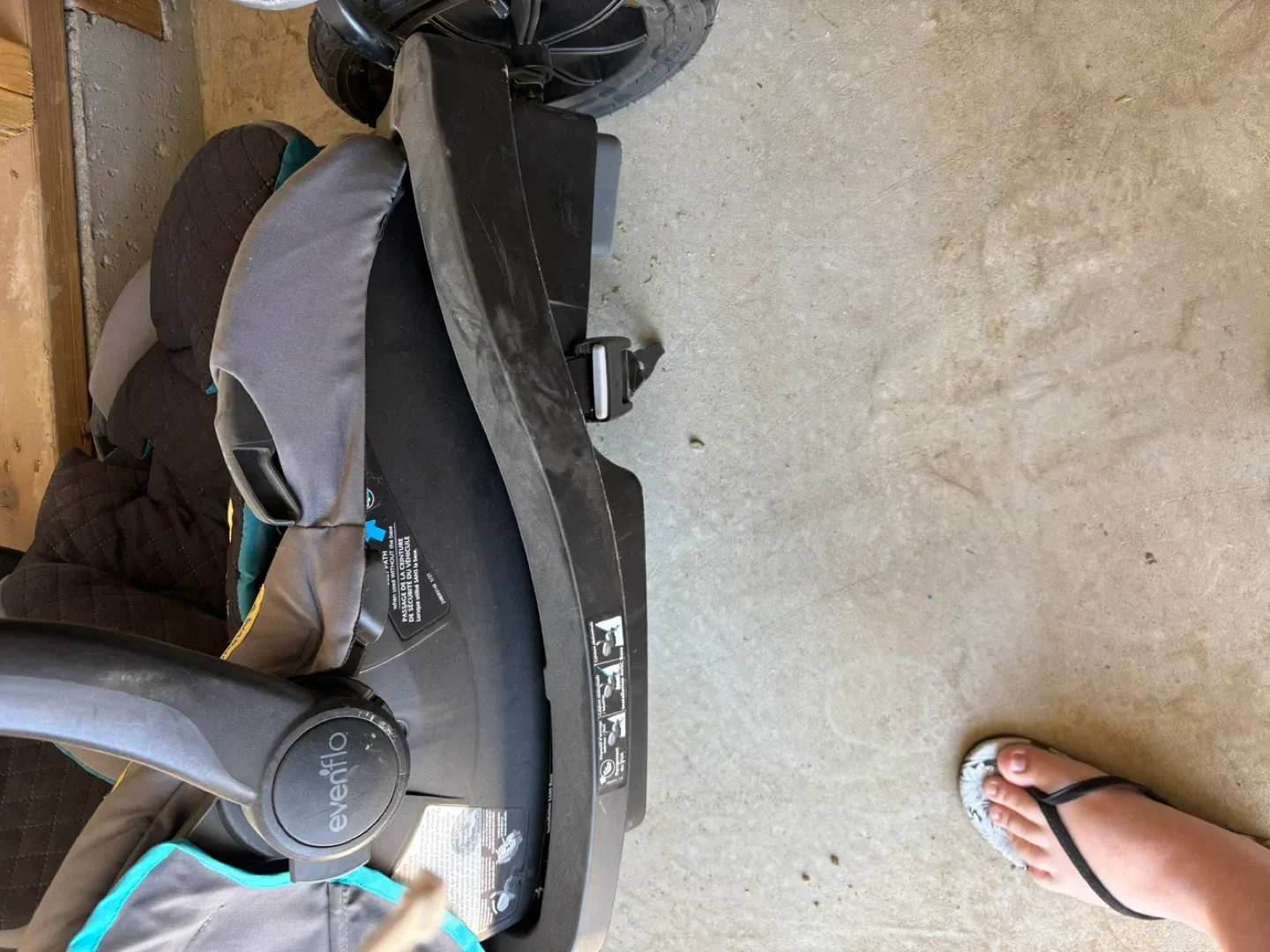 Evenflo Stroller & Car Seat Combo image indicator(8)