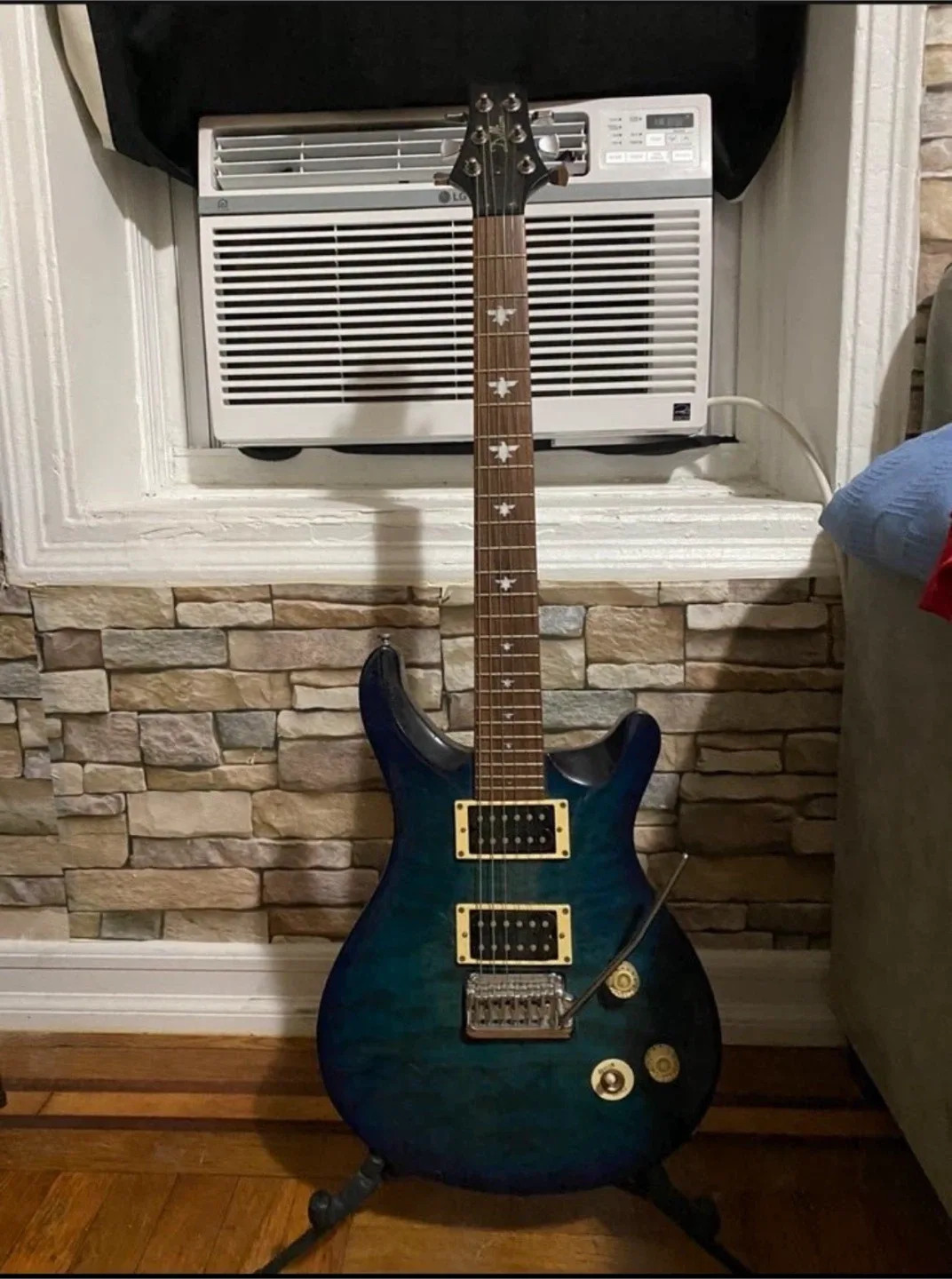 Dillion Electric Guitar - Blue image indicator(2)