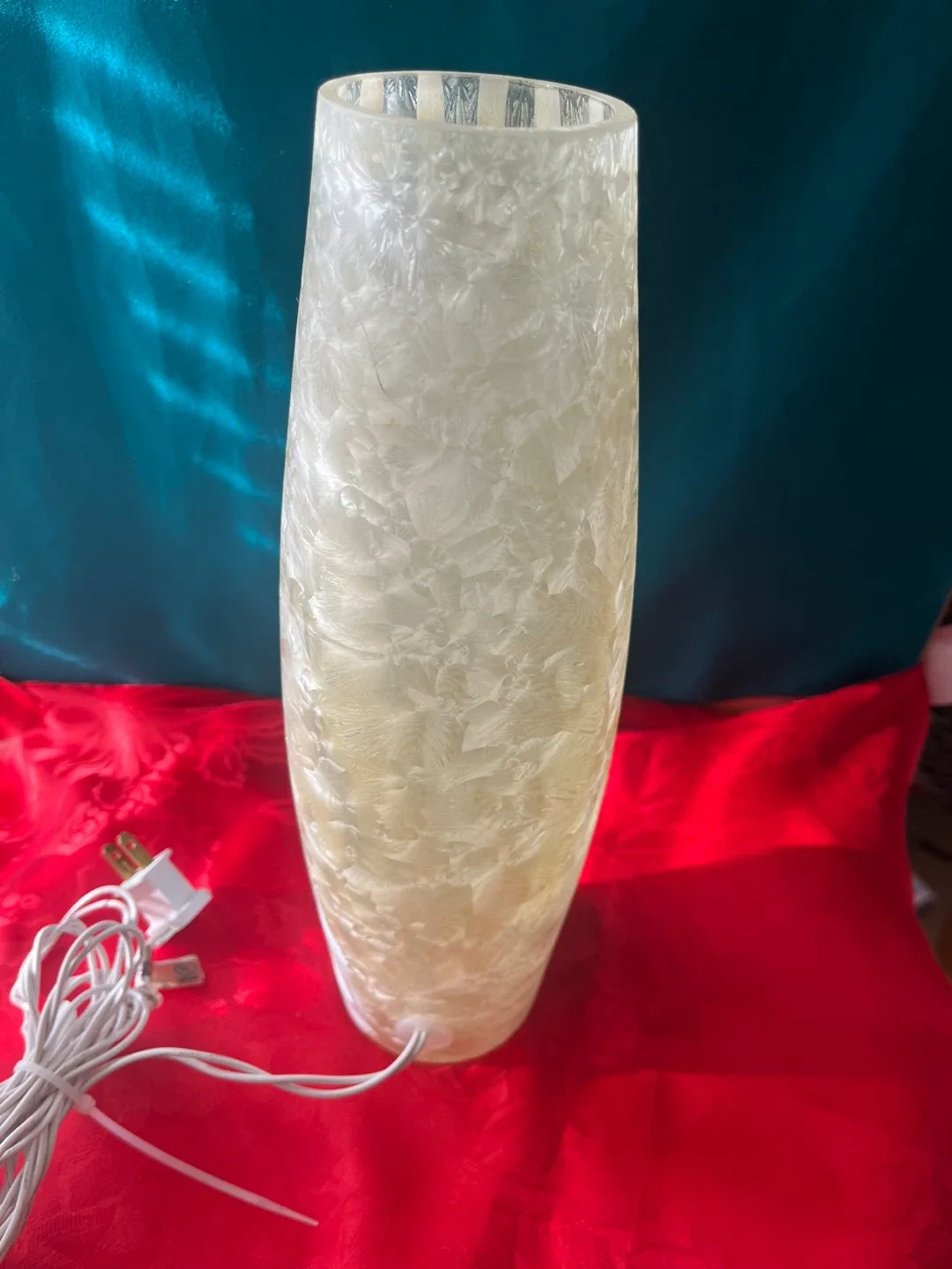 Retro Birch Tree Themed Vase Lamp with Cardinals & Deer image indicator(4)