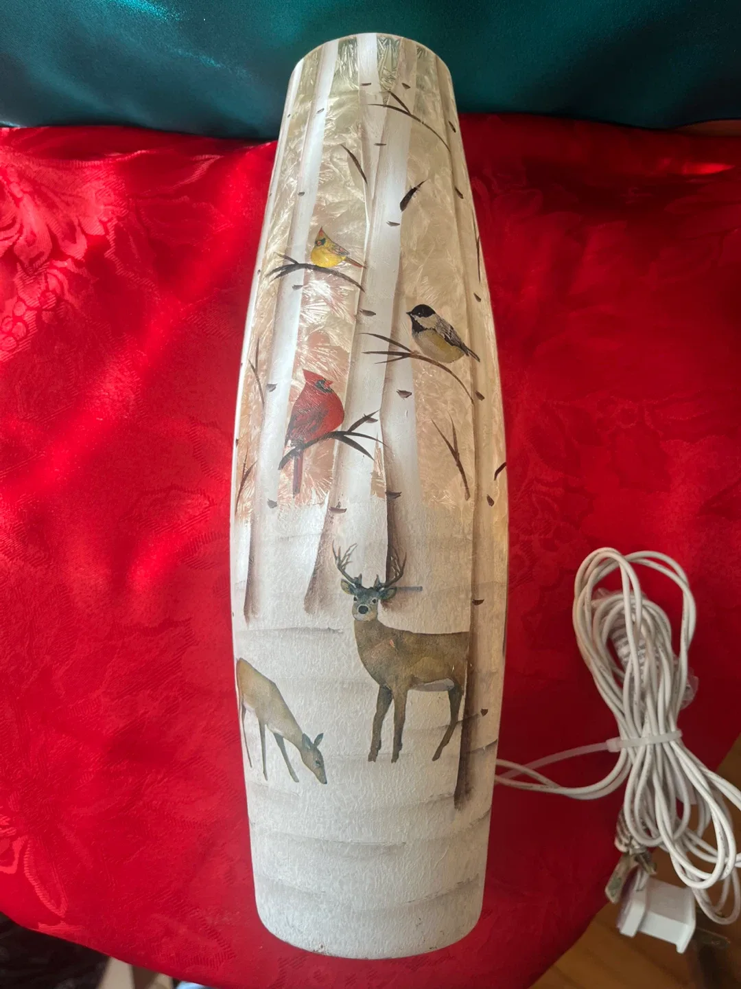Retro Birch Tree Themed Vase Lamp with Cardinals & Deer image indicator(7)