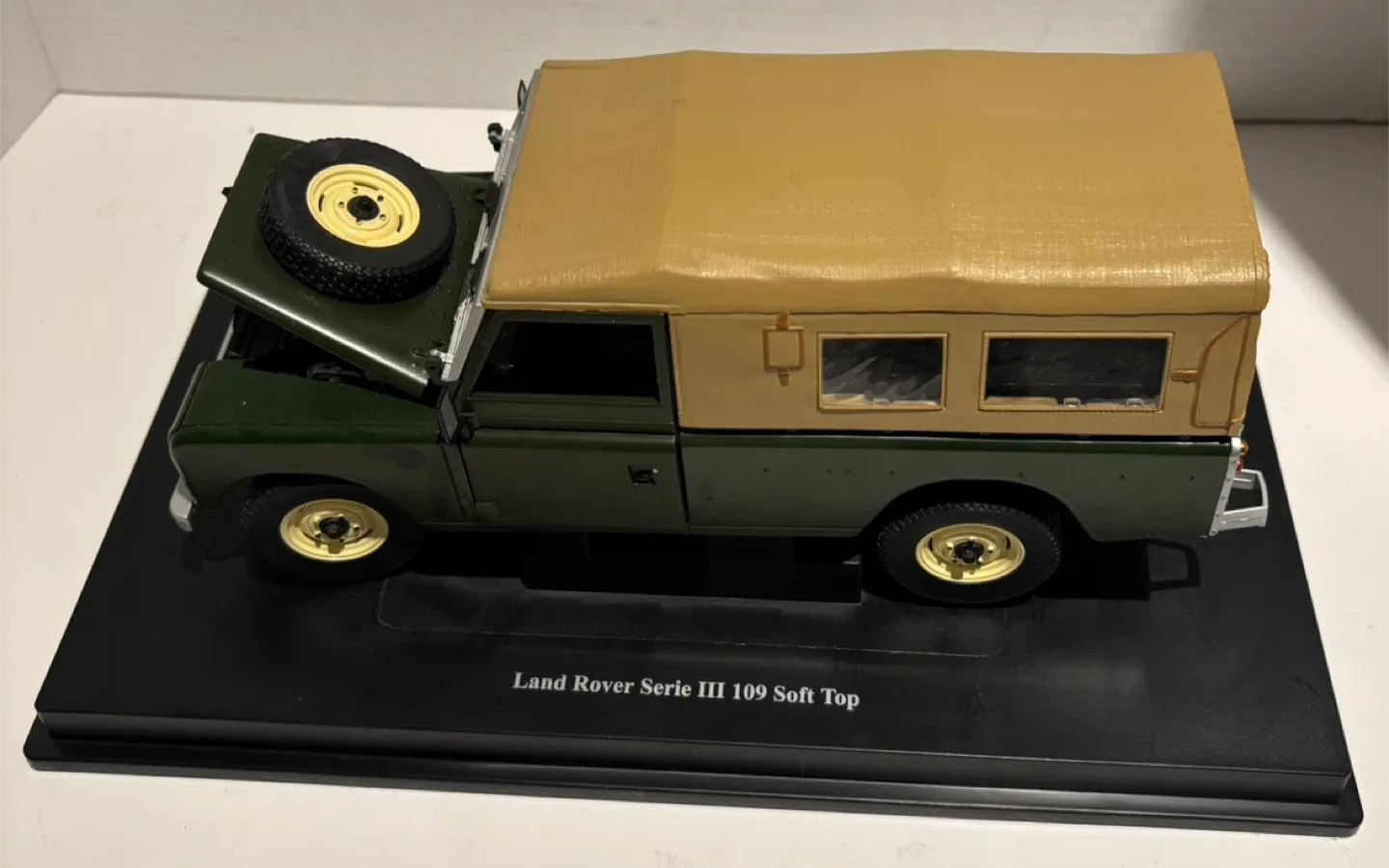 Land Rover Serie III 109 Soft Top Model Car image indicator(2)