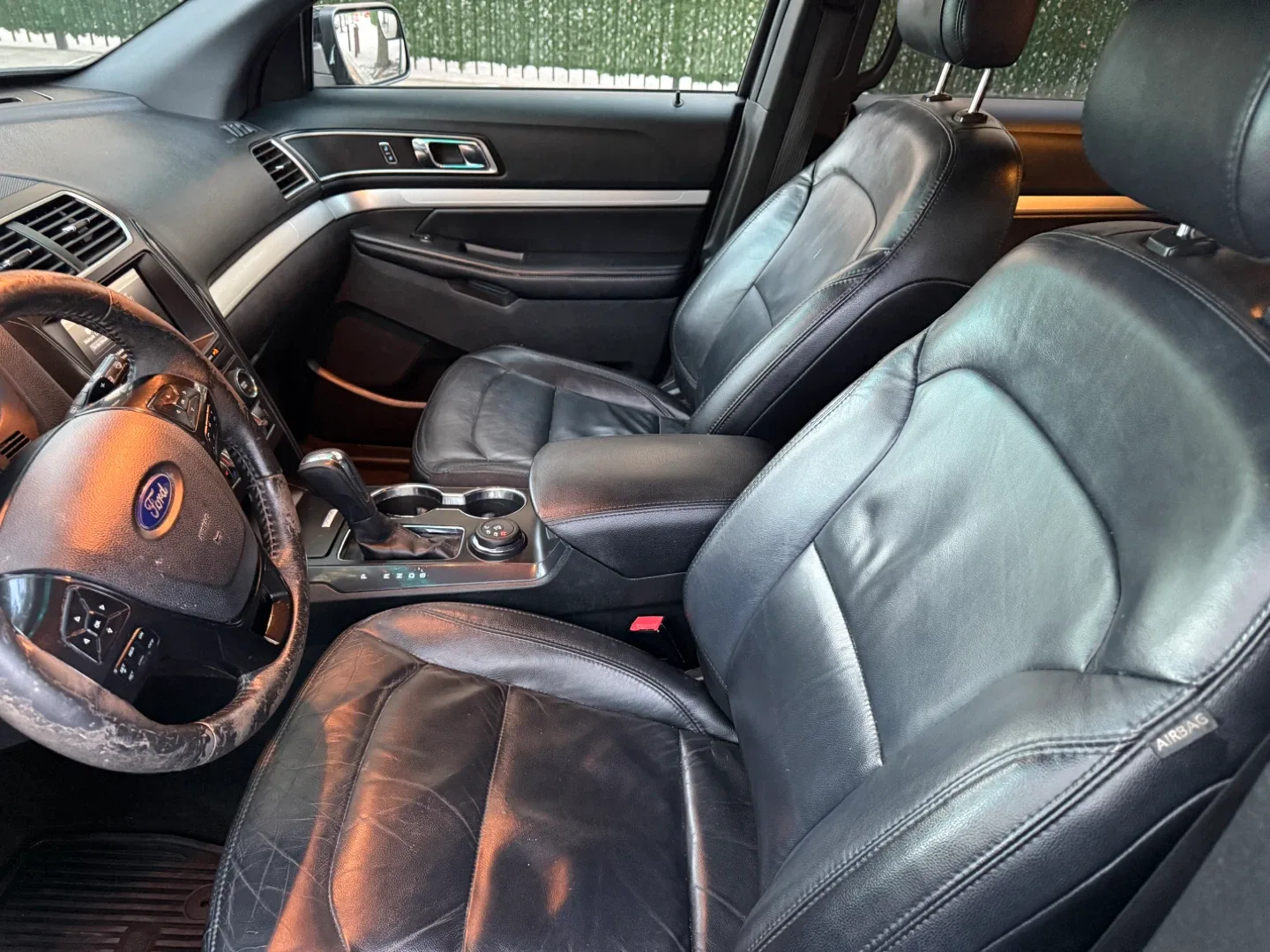 Ford Explorer XLT Gray SUV image indicator(5)