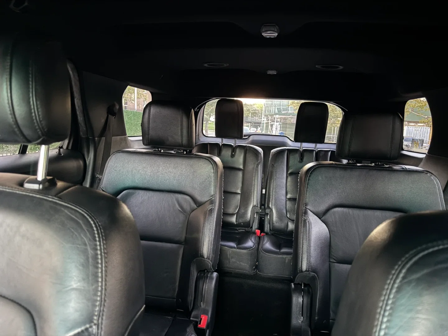 Ford Explorer XLT Gray SUV image indicator(8)