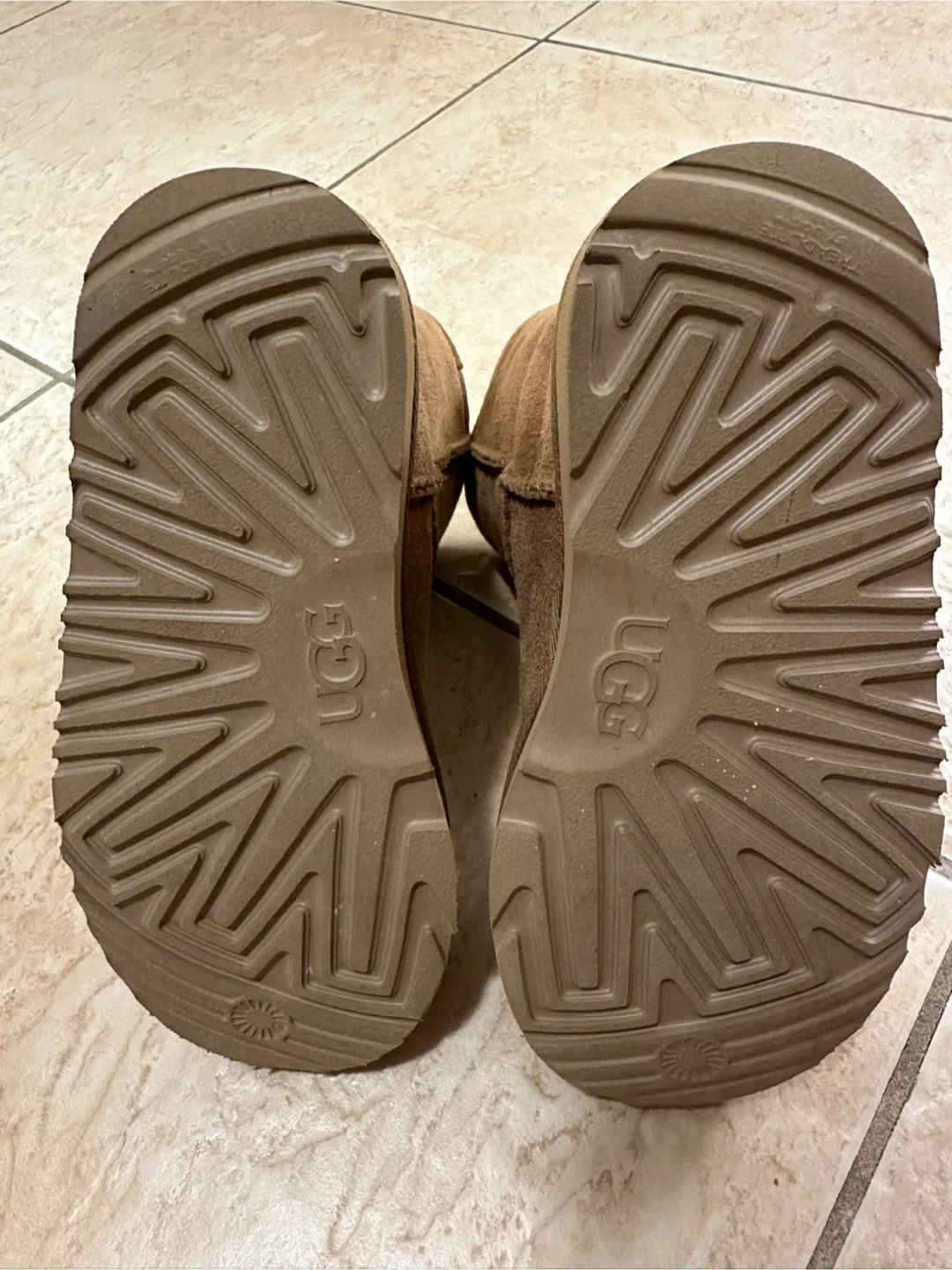 Uggs. Chestnut size 13 image indicator(4)