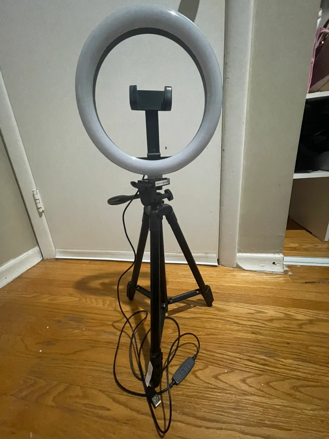 BRAND NEW 10-Inch LED Ring Light with Tripod thumbnail