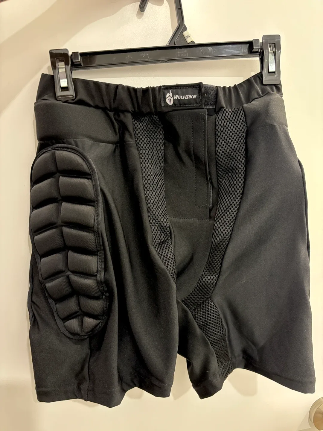 Protective padded shorts image indicator(2)