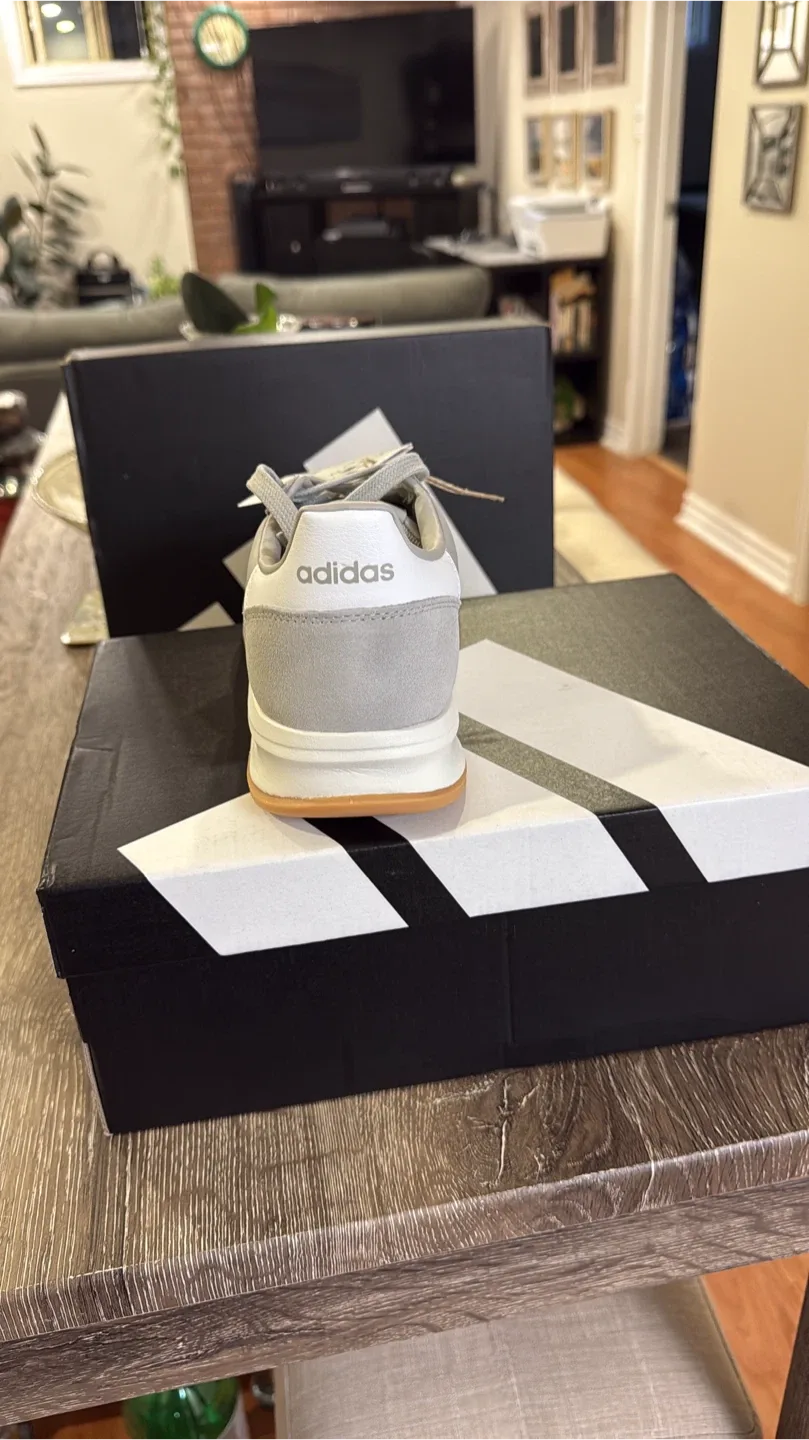 Adidas Run 60S Grey Sneakers, Like New! image indicator(3)