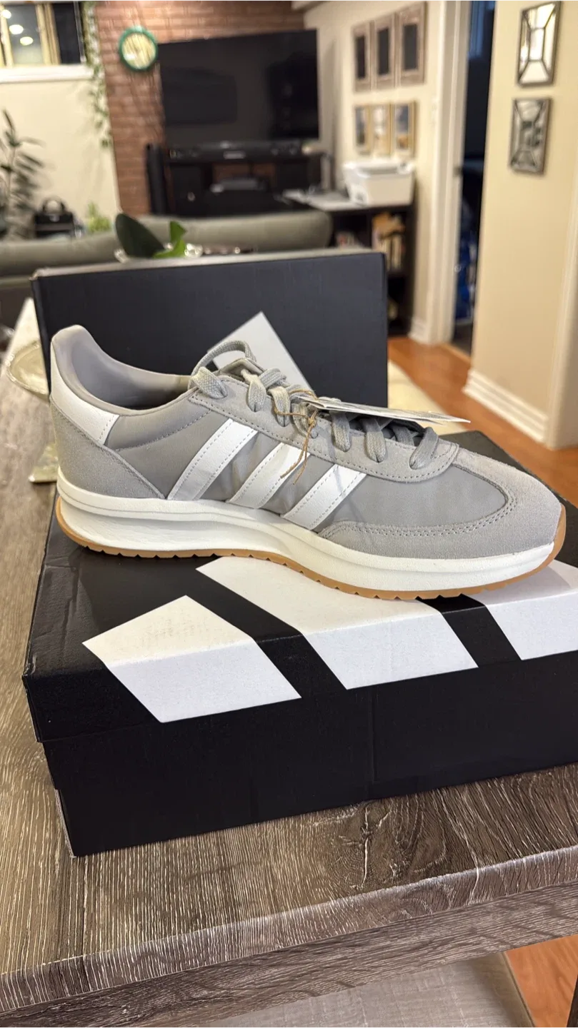 Adidas Run 60S Grey Sneakers, Like New! image indicator(2)