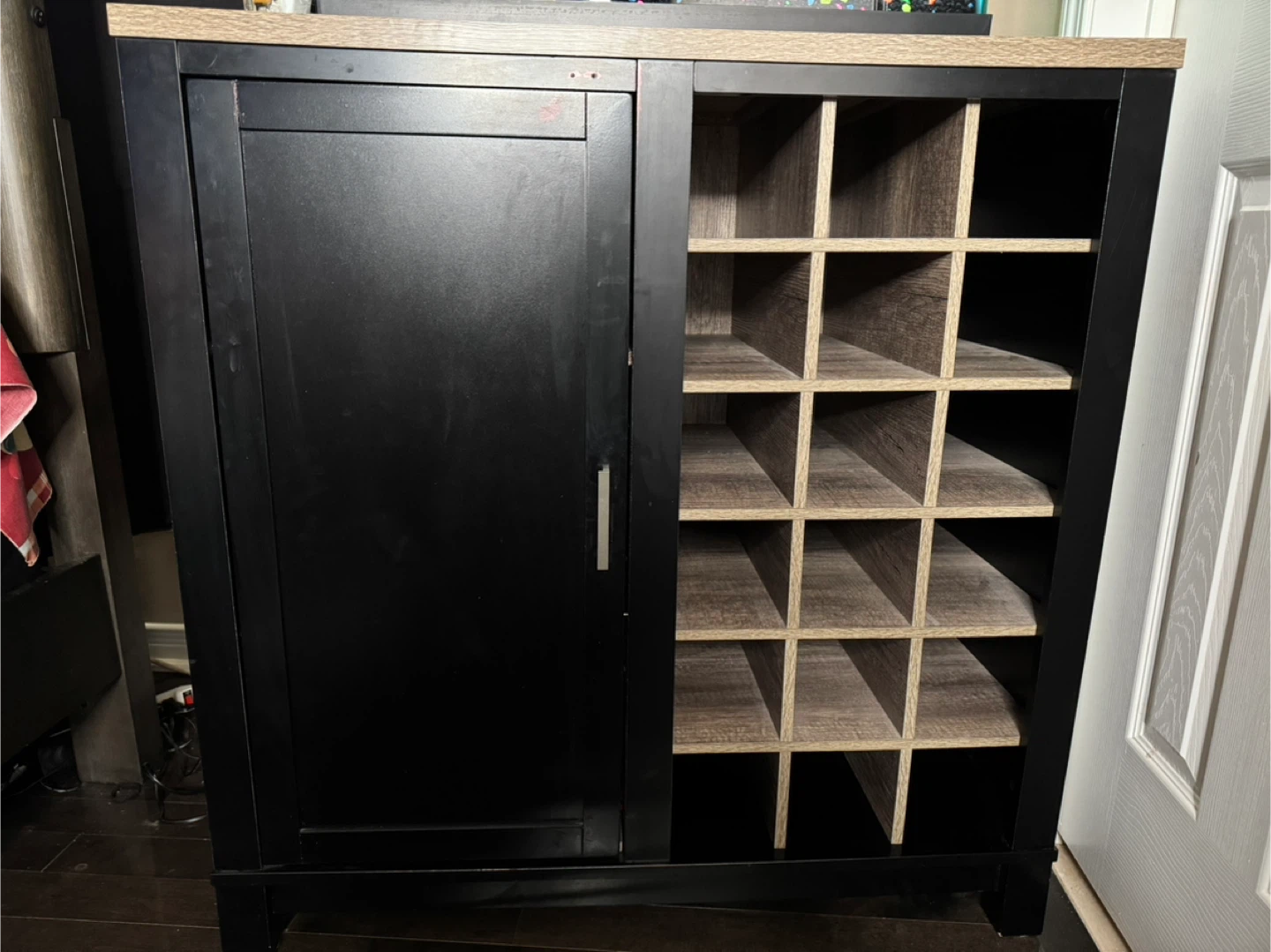 Wine cabinet