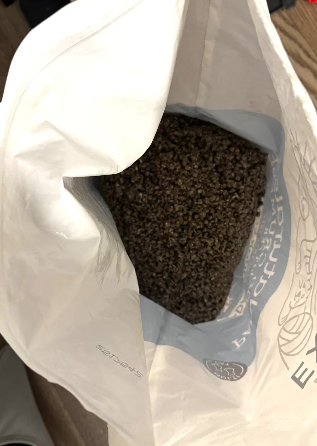 Exquisicat Naturals Paper Crumble Litter (1/3 bag) image indicator(2)