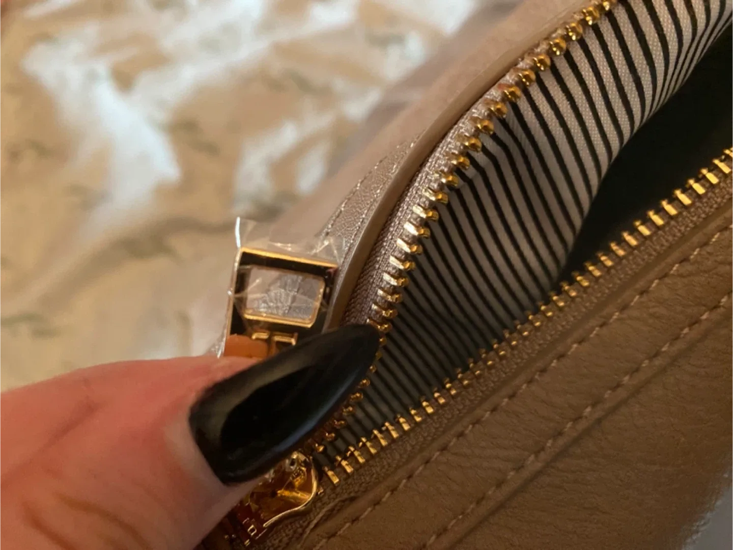 Louenhide Brown Leather Duffle Bag image indicator(3)