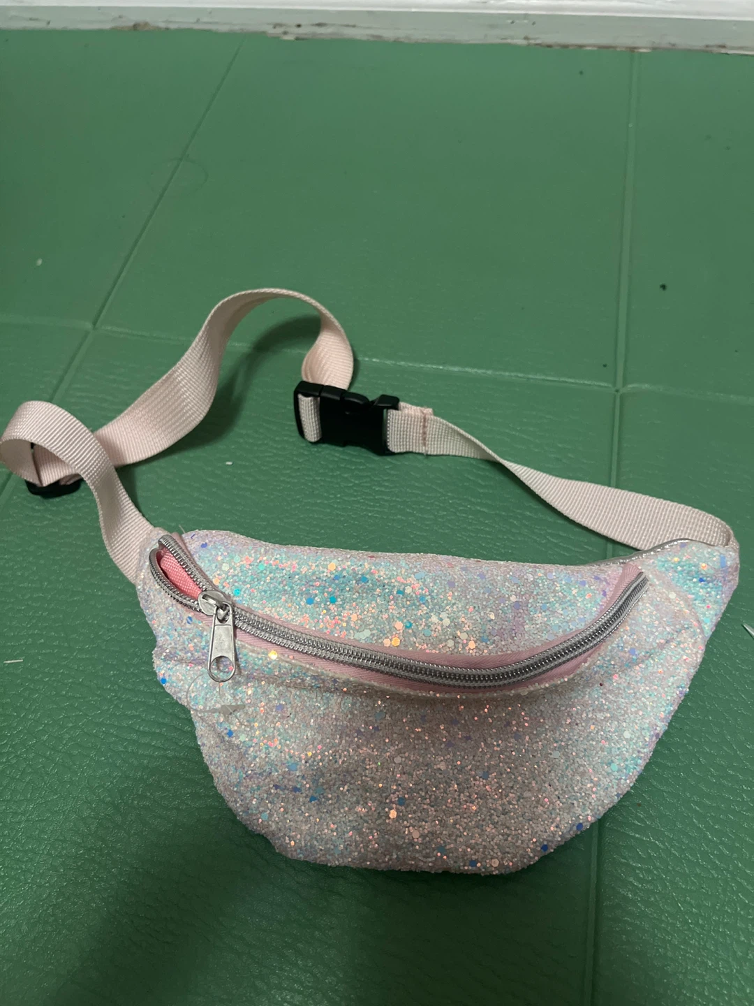 ❤️  Sparkly White Fanny Pack