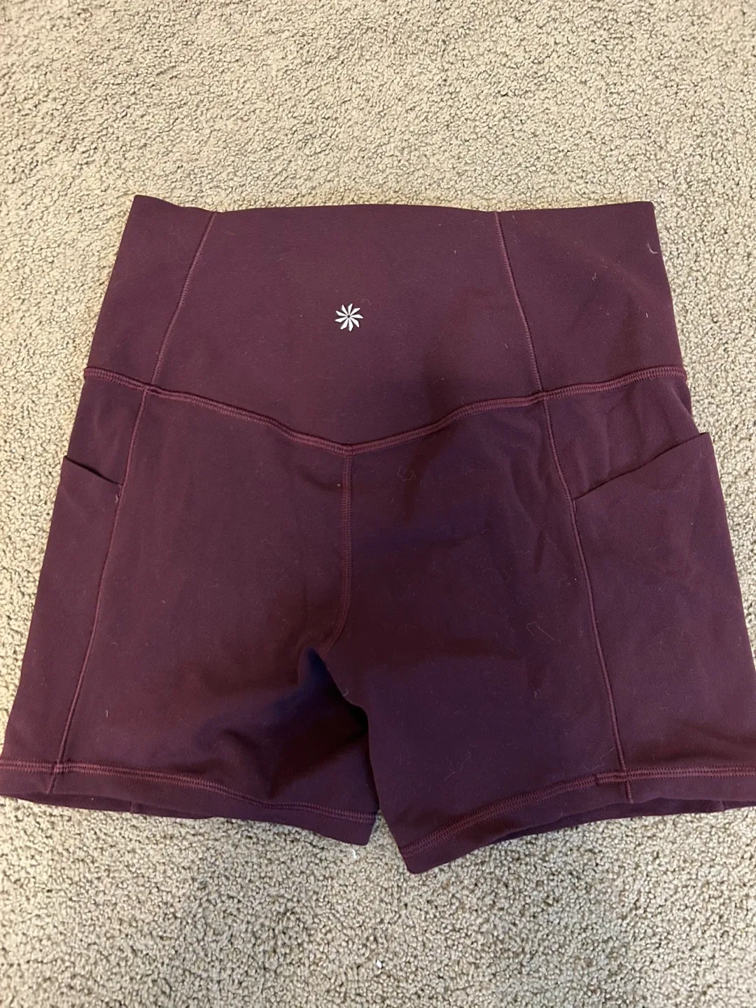 Athleta Salutation Stash 5" Short - Size M image indicator(3)