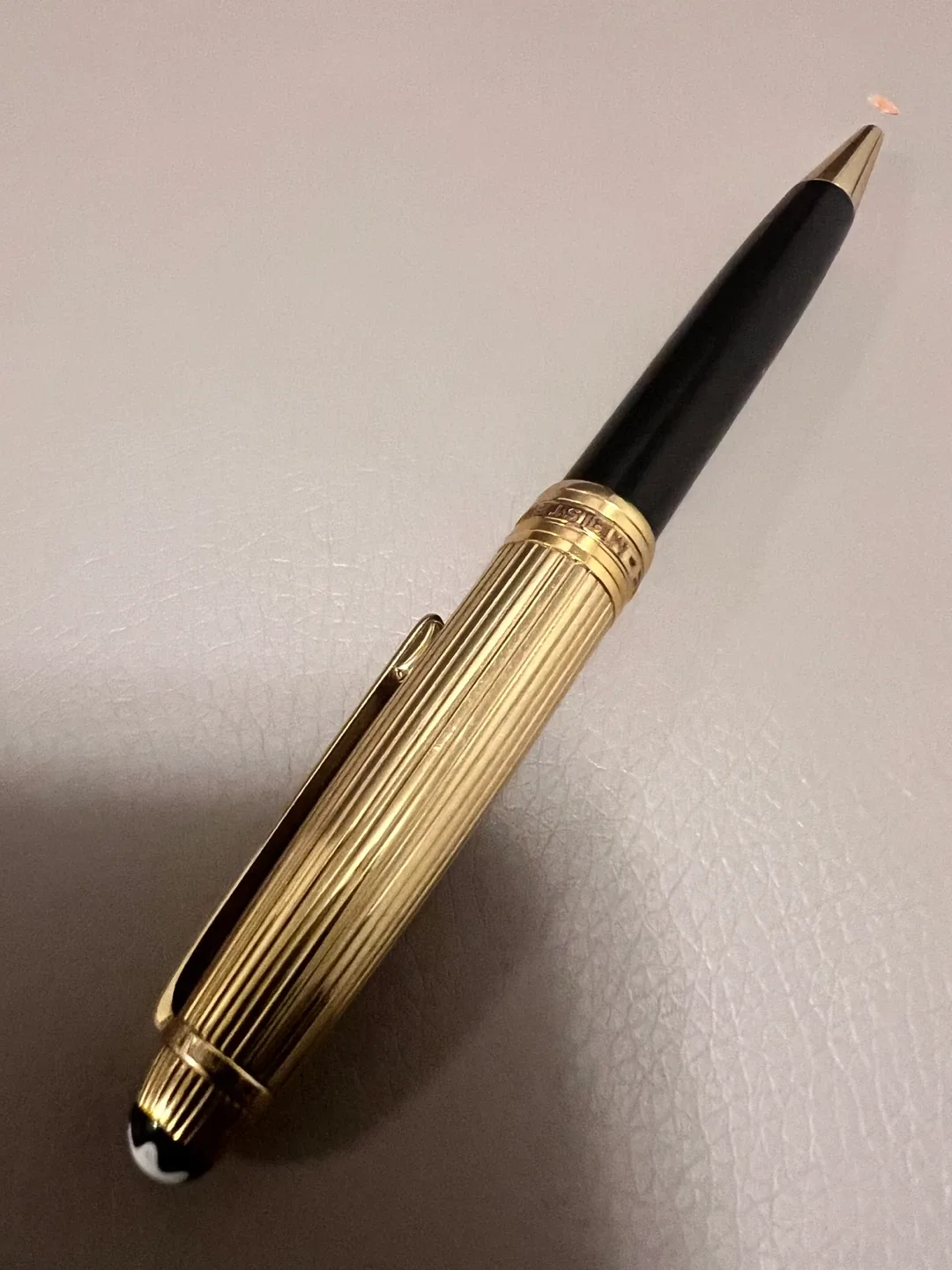 Montblanc Meisterstück Gold Classique Ballpoint Pen image indicator(6)