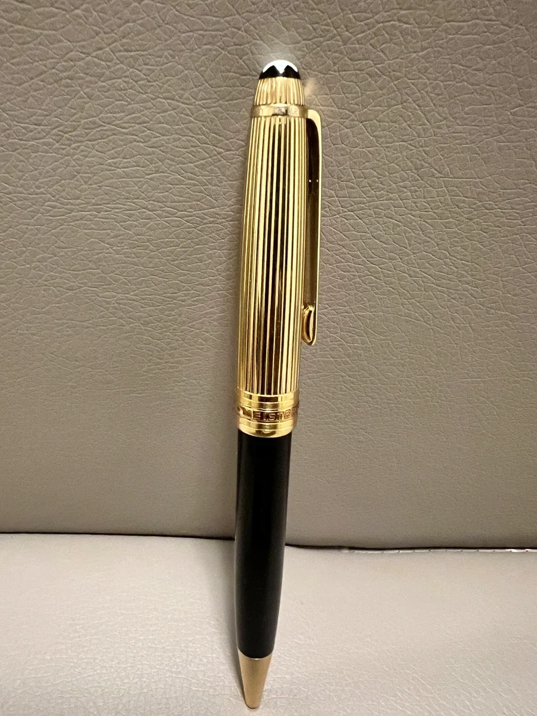 Montblanc Meisterstück Gold Classique Ballpoint Pen image indicator(3)
