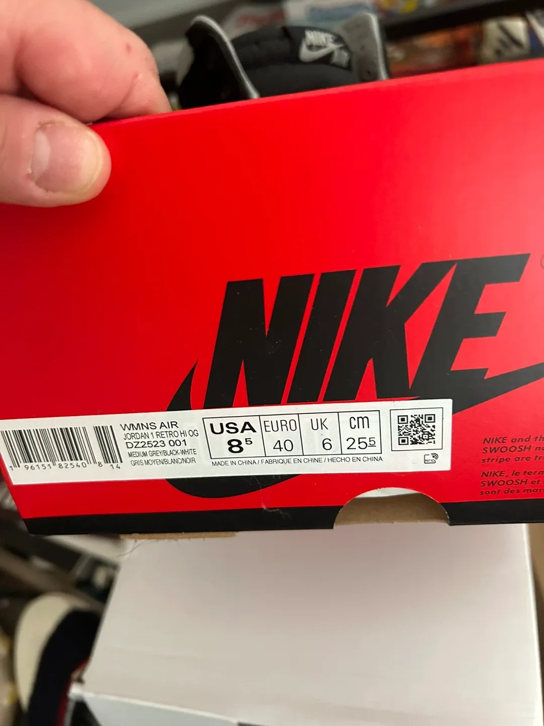 Nike Air Jordan 1 Retro High OG WMNS Size 8.5 image indicator(4)