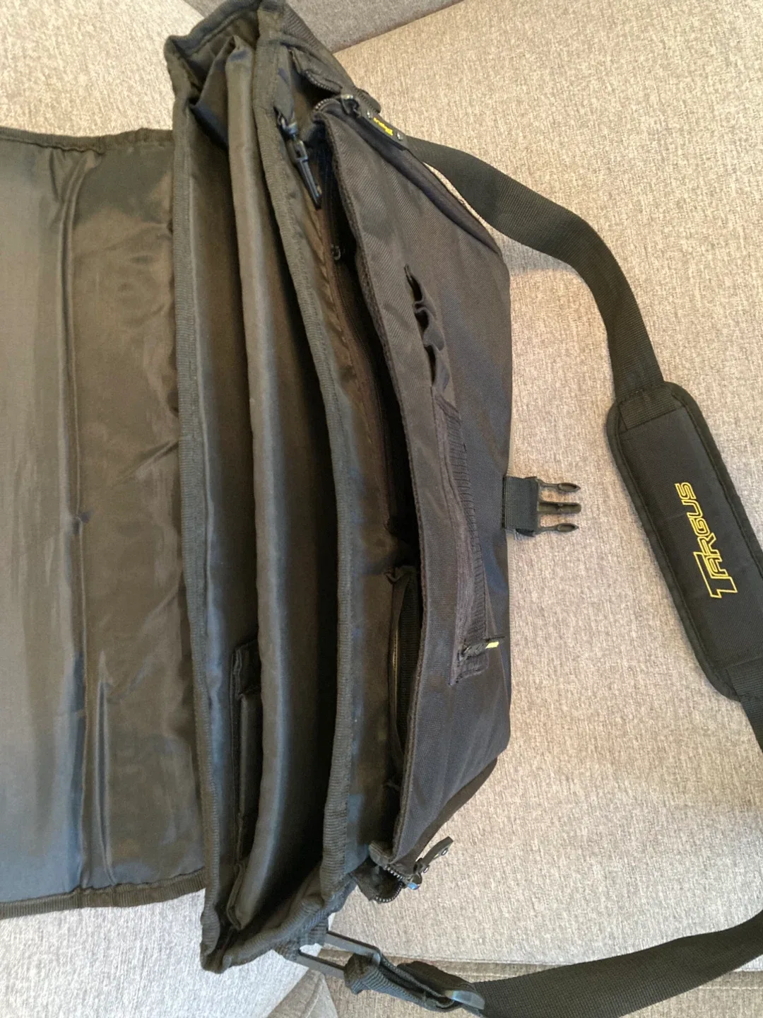 Targus Black Laptop Bag image indicator(3)