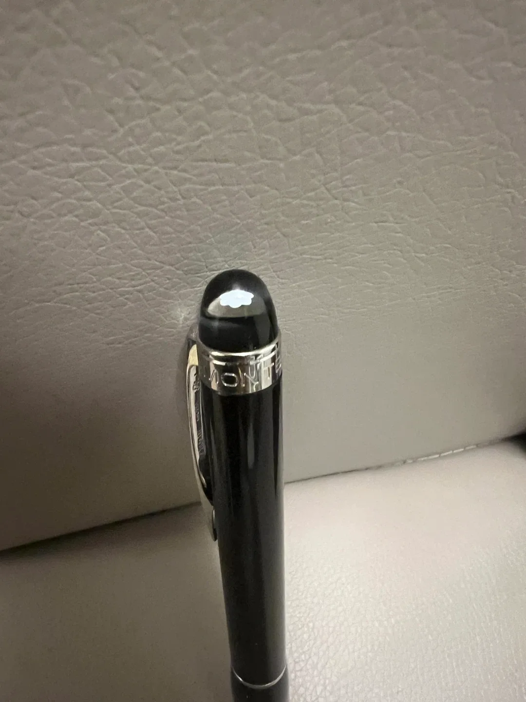 Montblanc Floating Star Ballpoint Pen with Refill - Black image indicator(5)