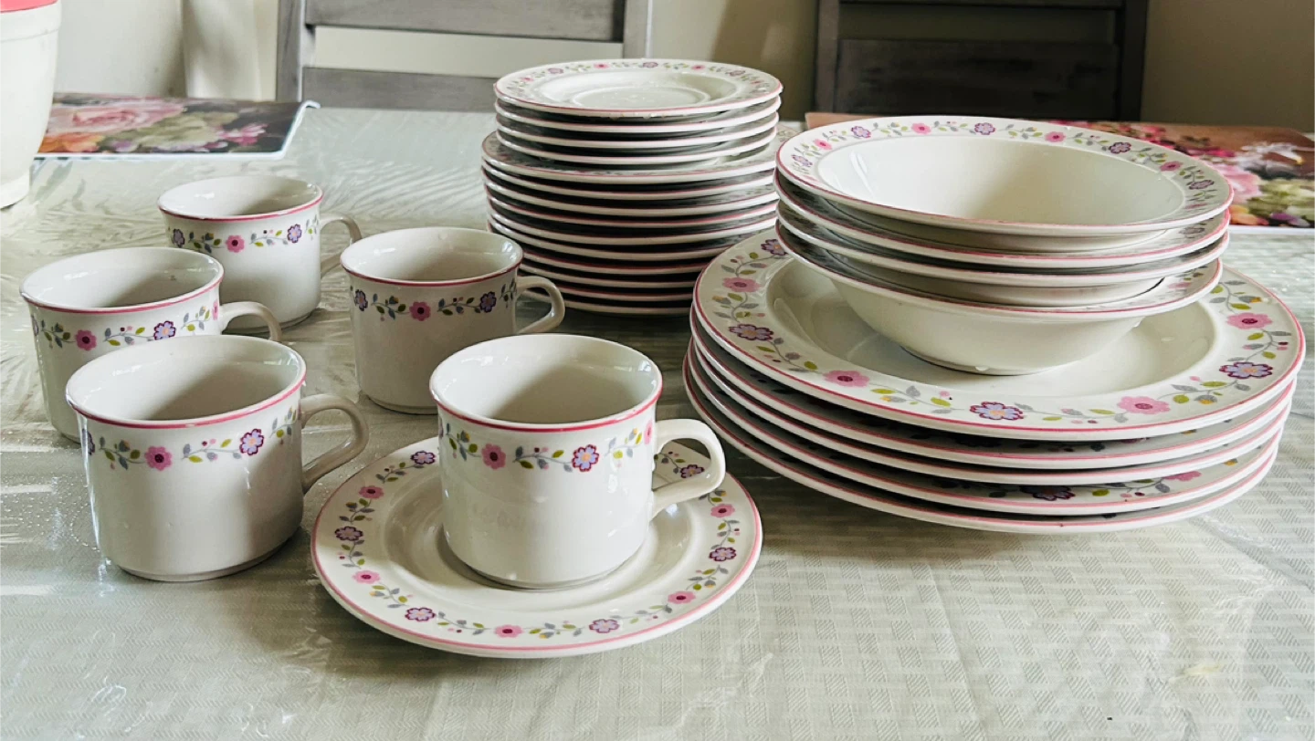 Floral Patterned Dinnerware Set