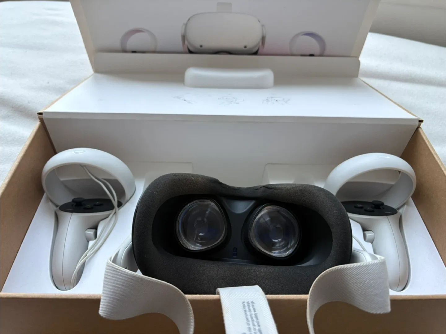 Oculus Quest 2 VR Headset with Box image indicator(3)