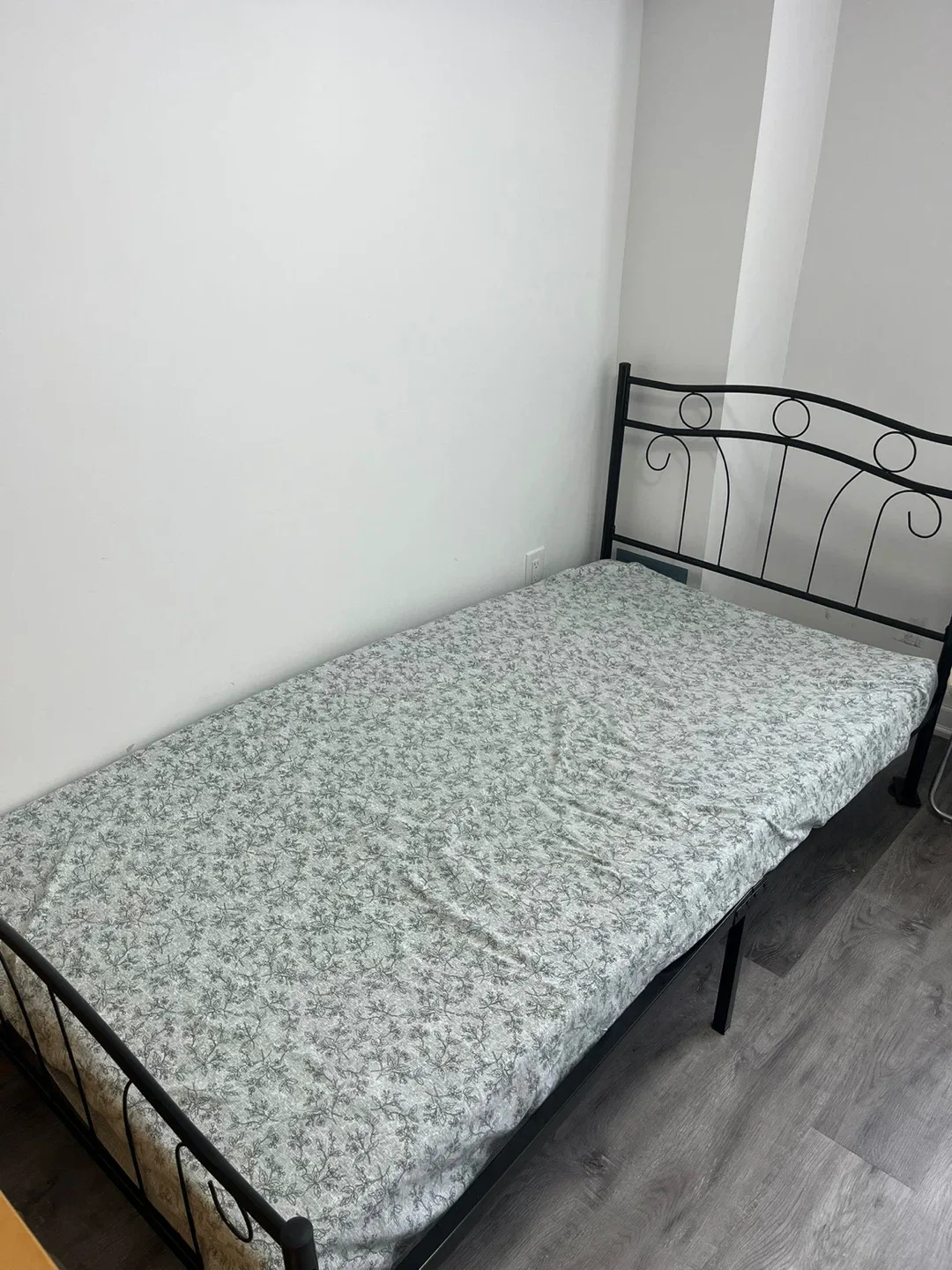Black Metal Twin Bed Frame with mattress image indicator(2)