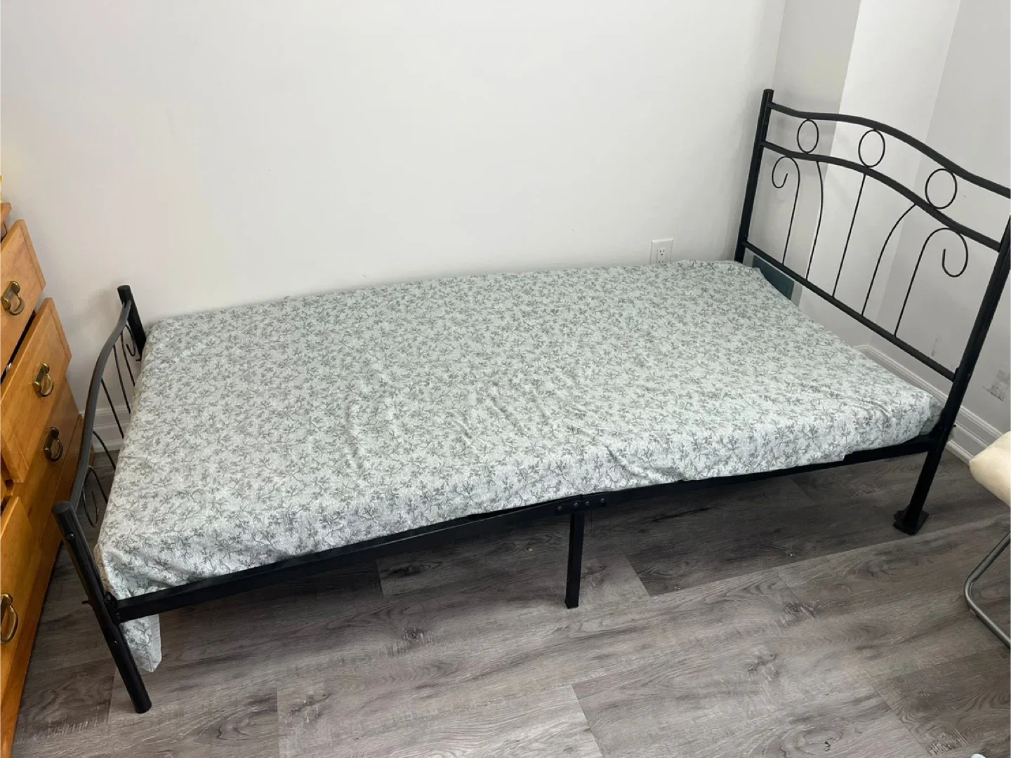 Black Metal Twin Bed Frame with mattress image indicator(3)